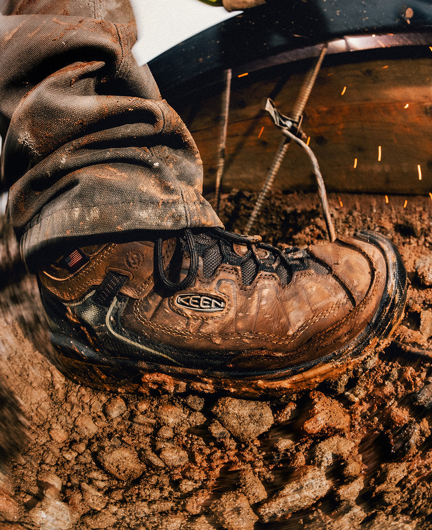 Men's Targhee IV Waterproof Work Boot (Carbon Toe) Dark Earth/Black | Keen