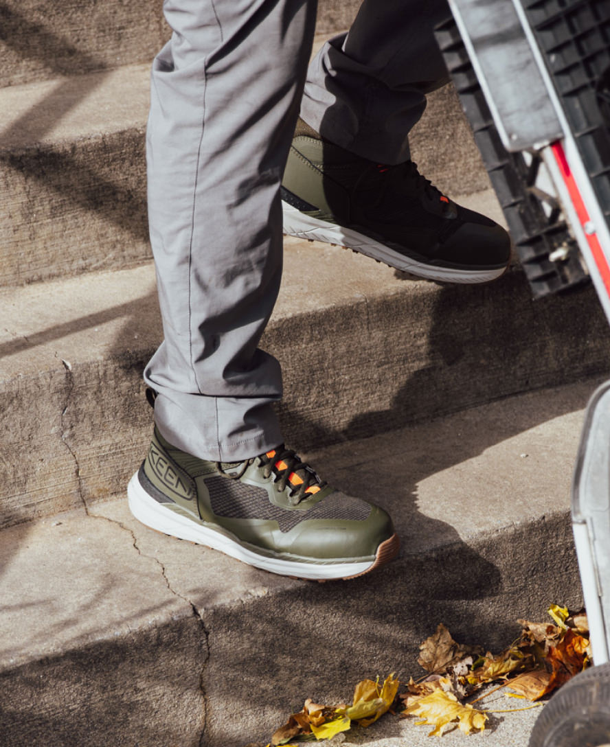 Men's Synchro Waterproof Work Boot (Carbon Toe) Magnet/Black | Keen