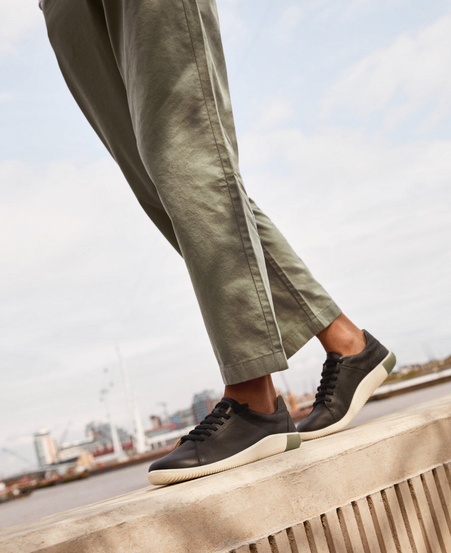 Women's KNX Leather Sneaker Black/Star White | Keen